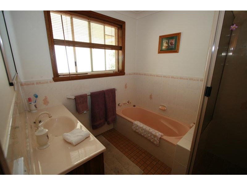 13 Hargraves Crescent, Orange NSW 2800