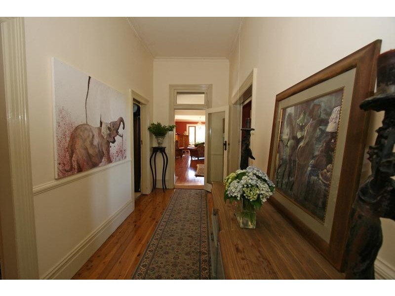 678 Burrendong Way, Orange NSW 2800