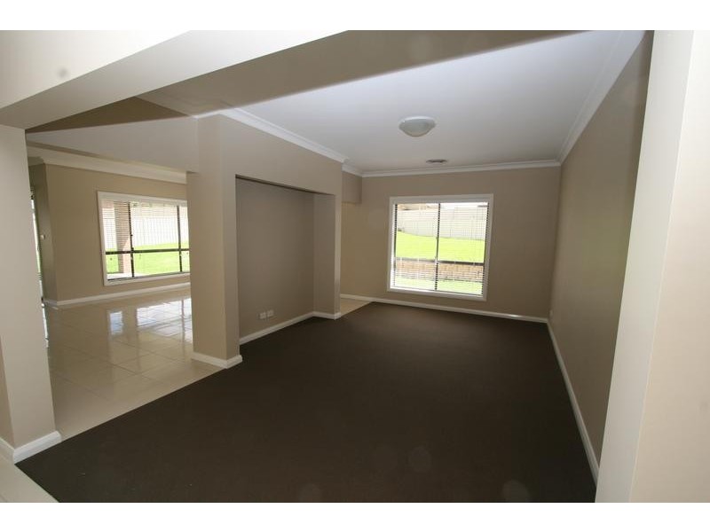 2 Row Close, Orange NSW 2800