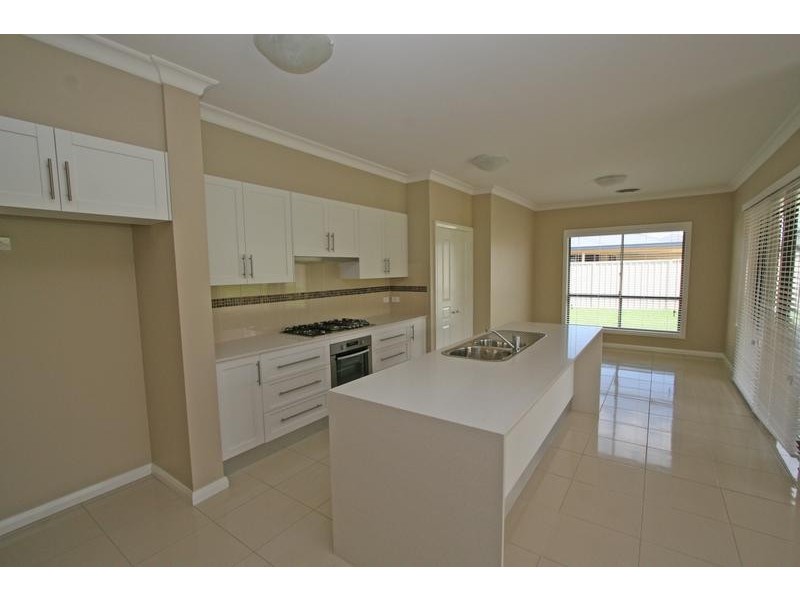 2 Row Close, Orange NSW 2800