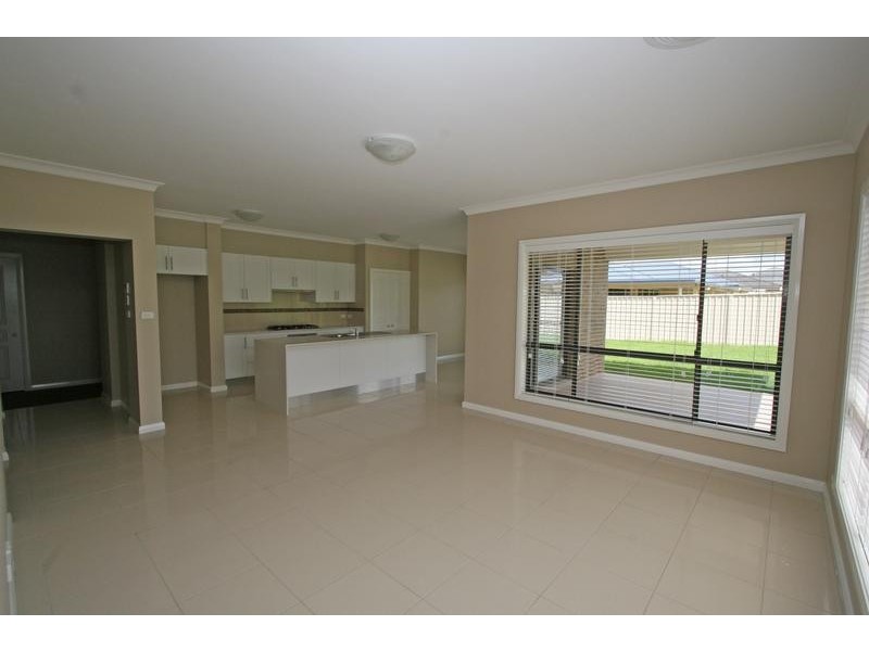 2 Row Close, Orange NSW 2800