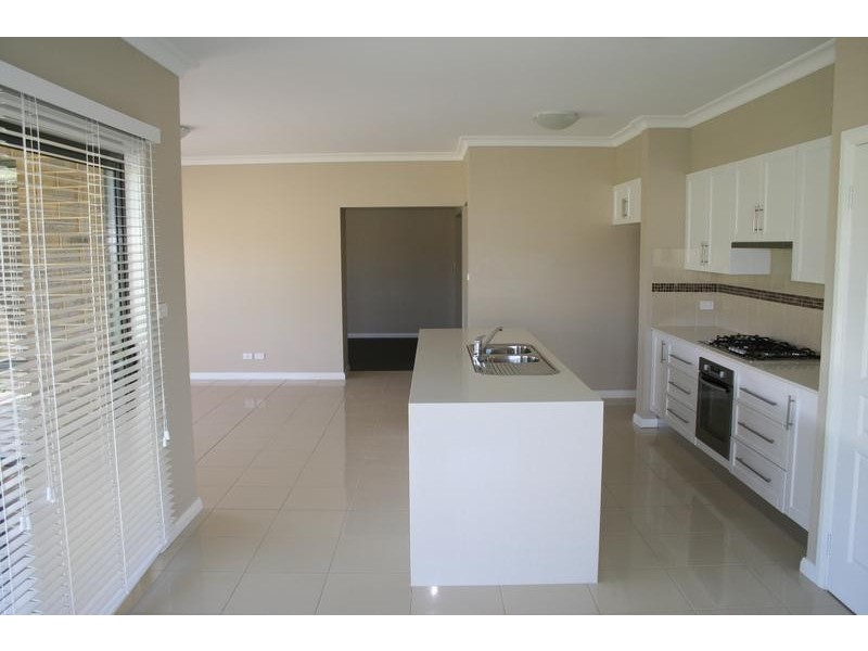 2 Row Close, Orange NSW 2800