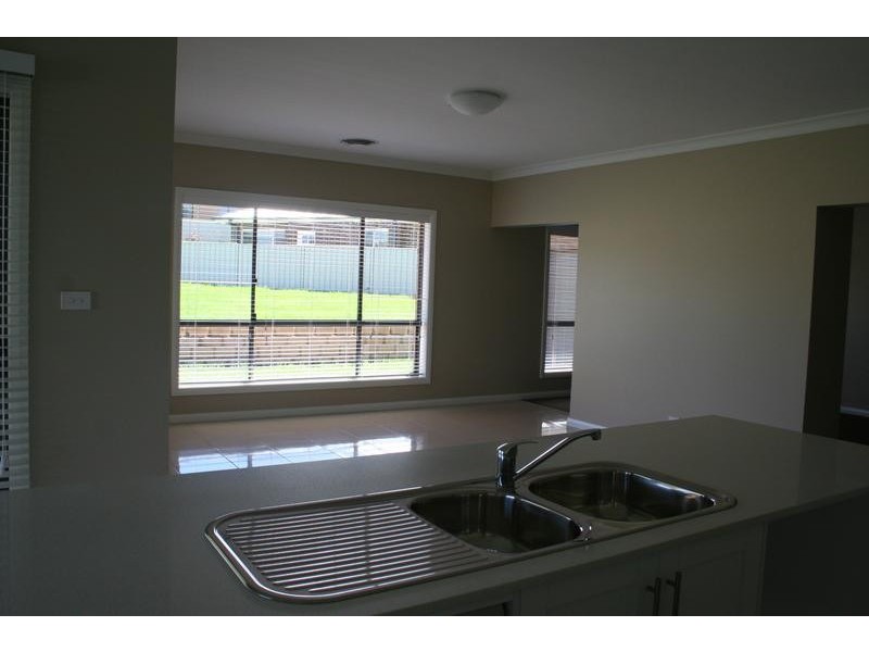 2 Row Close, Orange NSW 2800