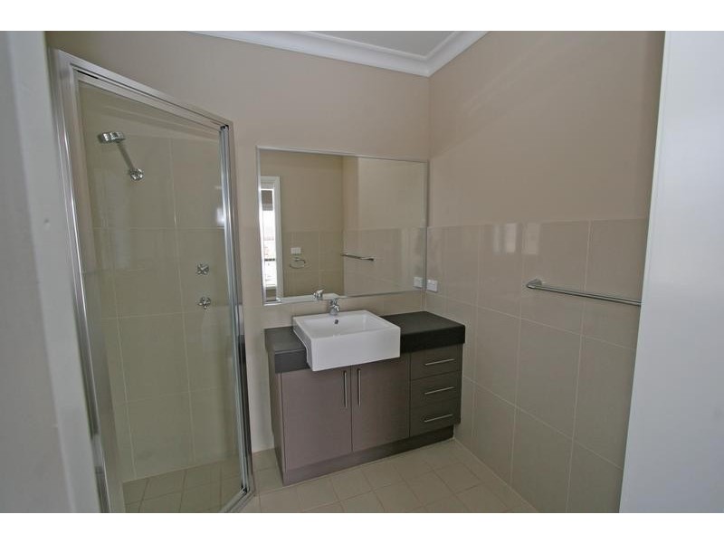 2 Row Close, Orange NSW 2800