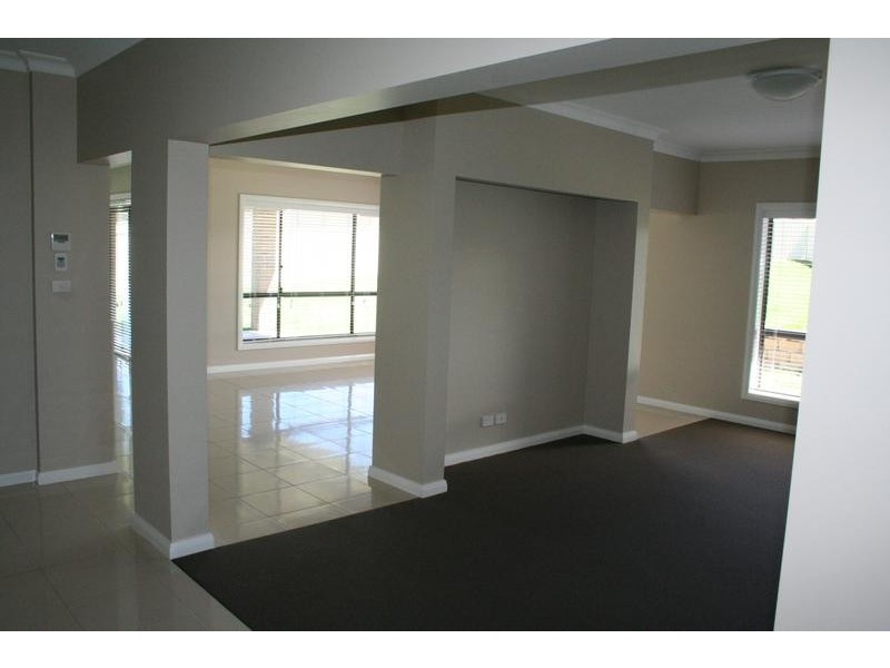 2 Row Close, Orange NSW 2800
