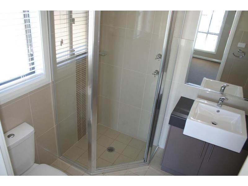 2 Row Close, Orange NSW 2800