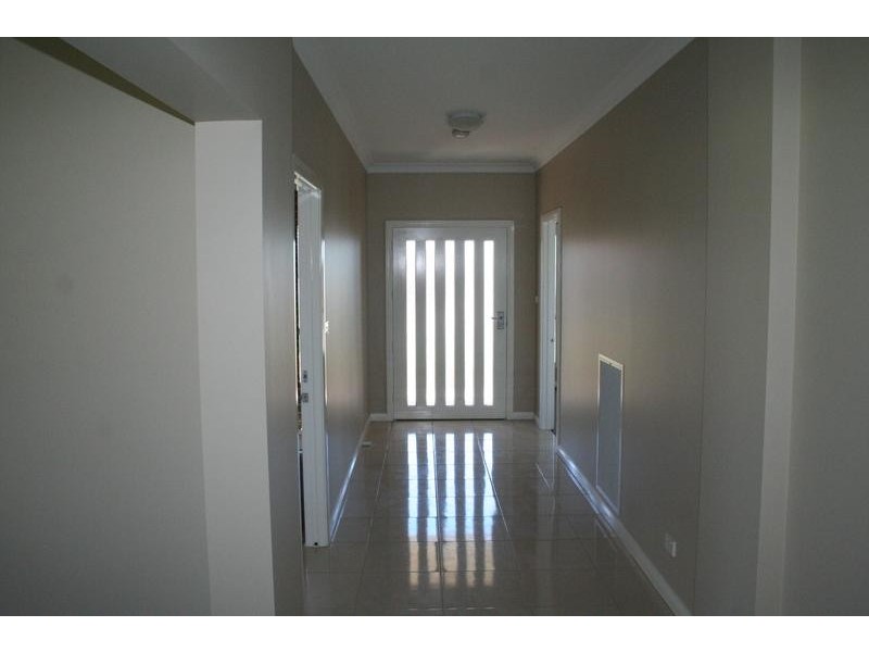 2 Row Close, Orange NSW 2800