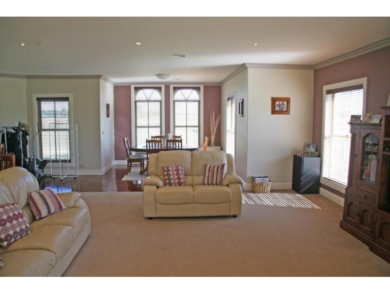 11 Charles Booth Way, Millthorpe NSW 2798