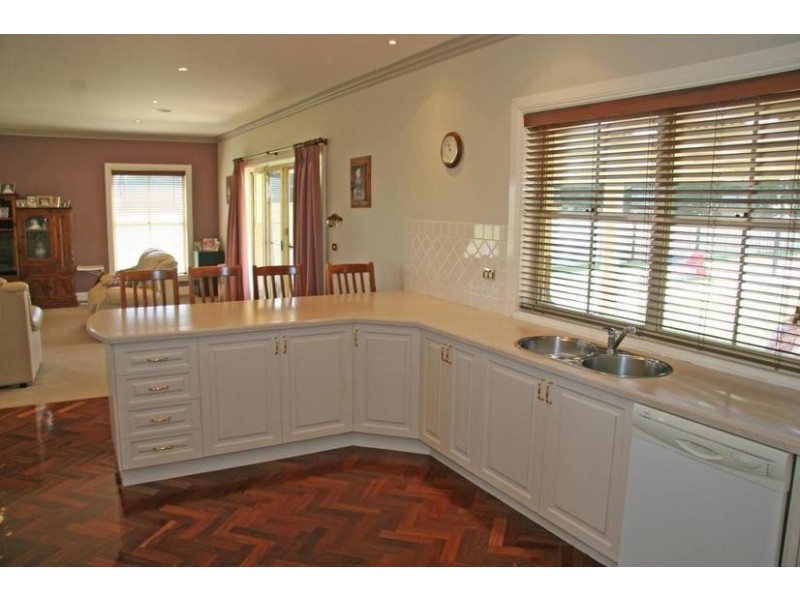 11 Charles Booth Way, Millthorpe NSW 2798