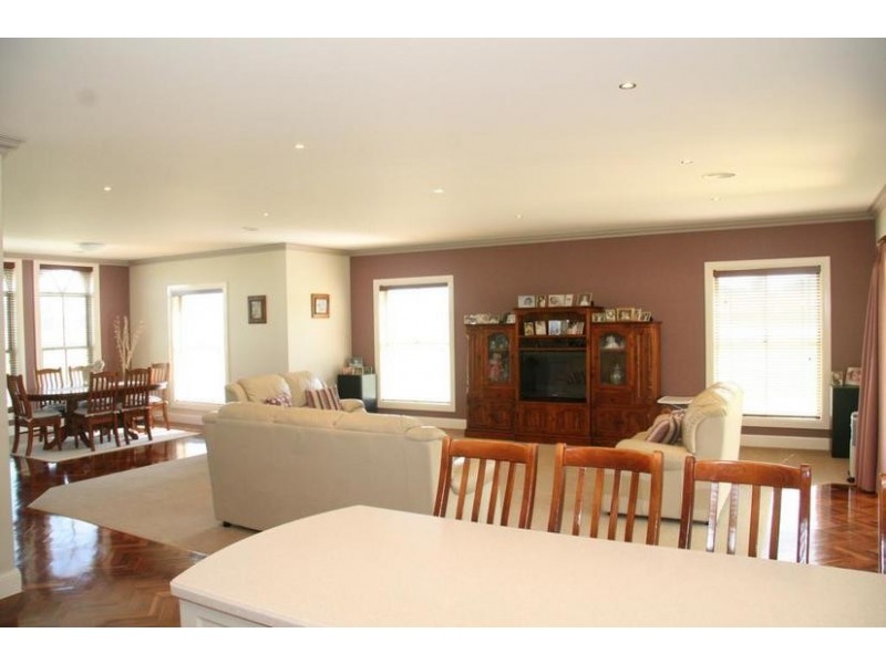 11 Charles Booth Way, Millthorpe NSW 2798