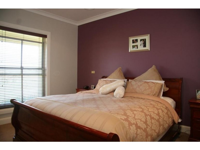 11 Charles Booth Way, Millthorpe NSW 2798