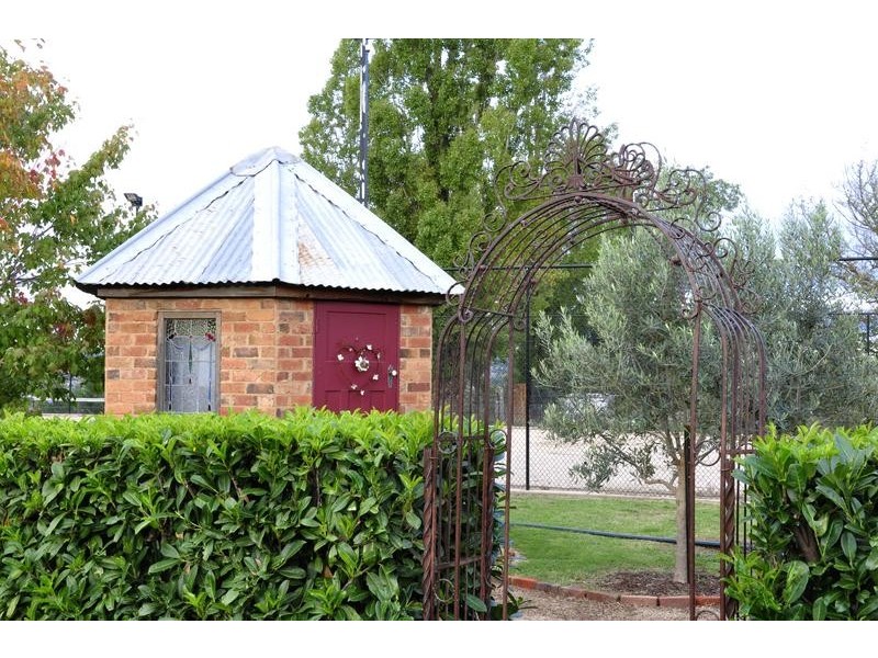 442 The Escort Way, Orange NSW 2800