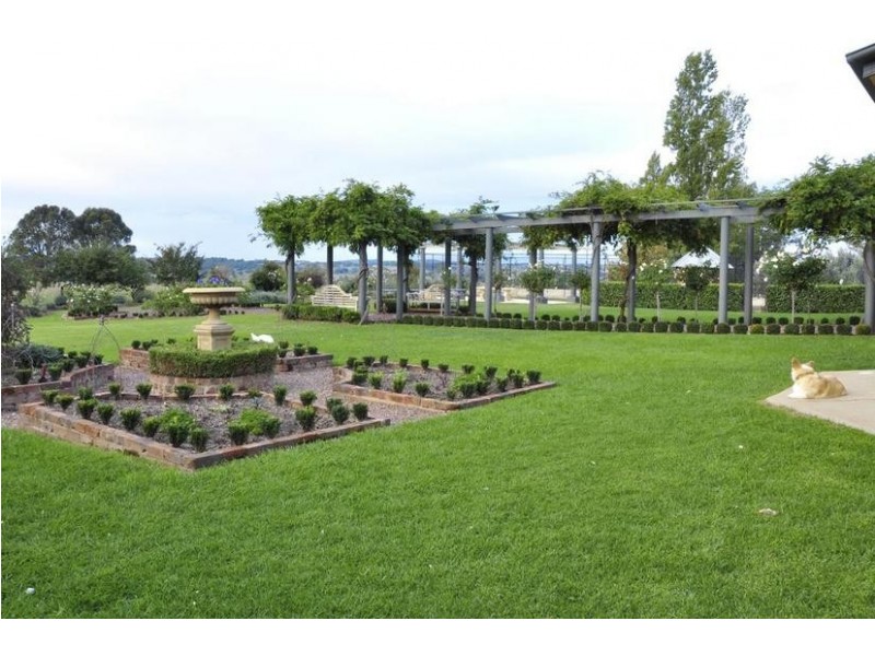 442 The Escort Way, Orange NSW 2800