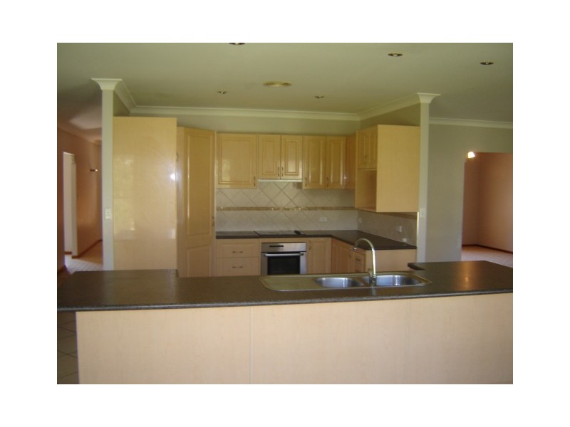 2 VIDLER PLACE, Blayney NSW 2799