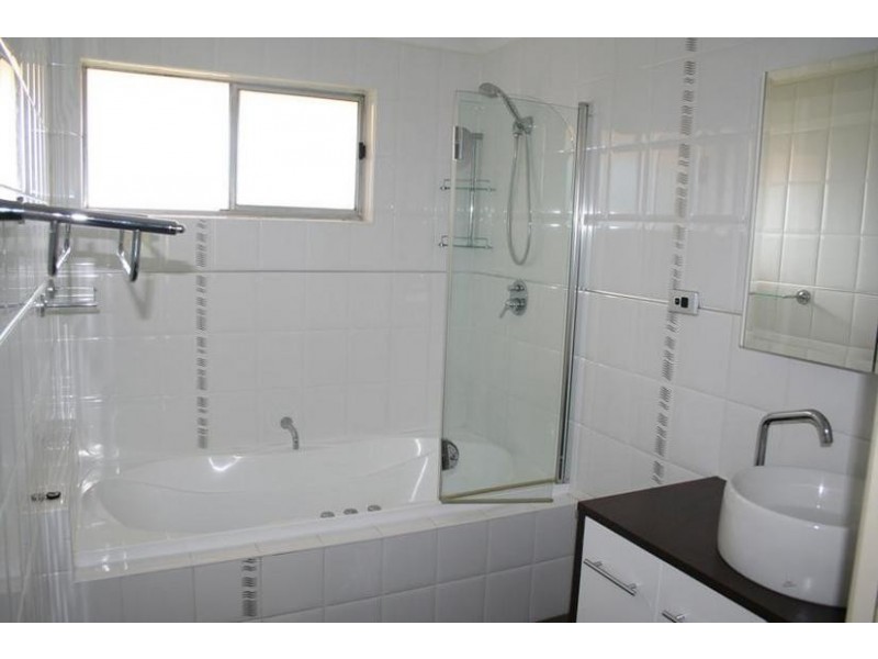2 Courallie Drive, Orange NSW 2800