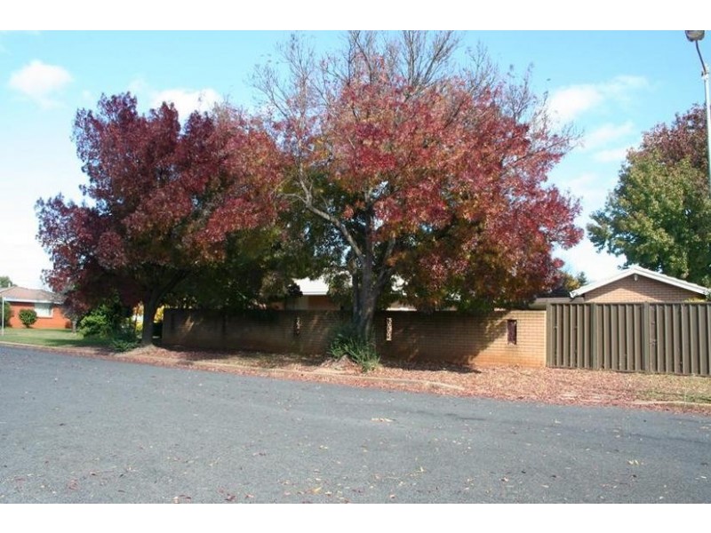 2 Courallie Drive, Orange NSW 2800
