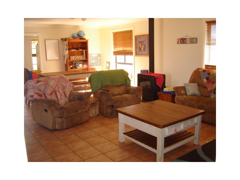 16 Johnston Crescent, Blayney NSW 2799