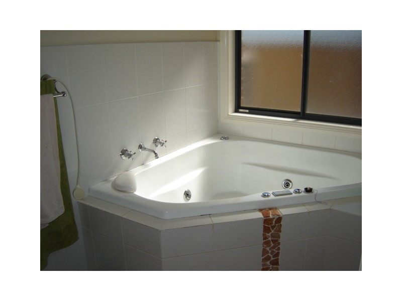 16 Johnston Crescent, Blayney NSW 2799