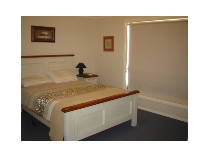 16 Johnston Crescent, Blayney NSW 2799