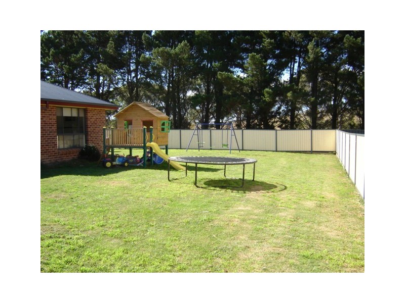 16 Johnston Crescent, Blayney NSW 2799