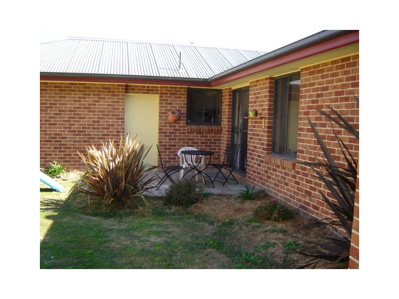 16 Johnston Crescent, Blayney NSW 2799