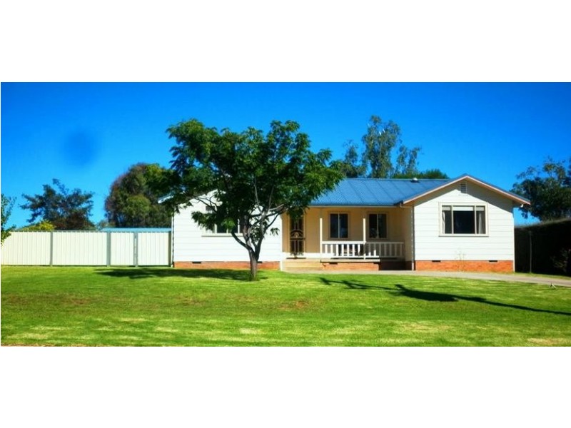 121 Edward Street, Molong NSW 2866
