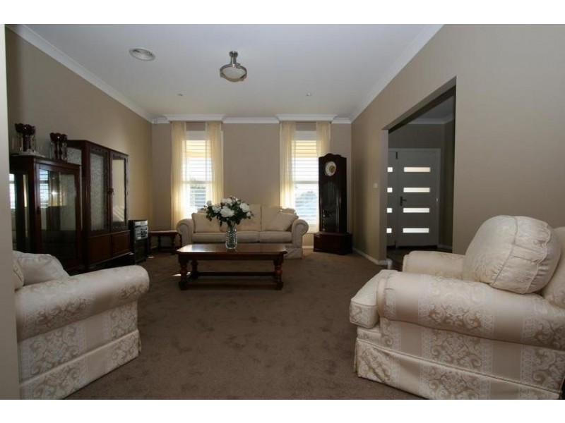 13 Stirling Avenue, Orange NSW 2800