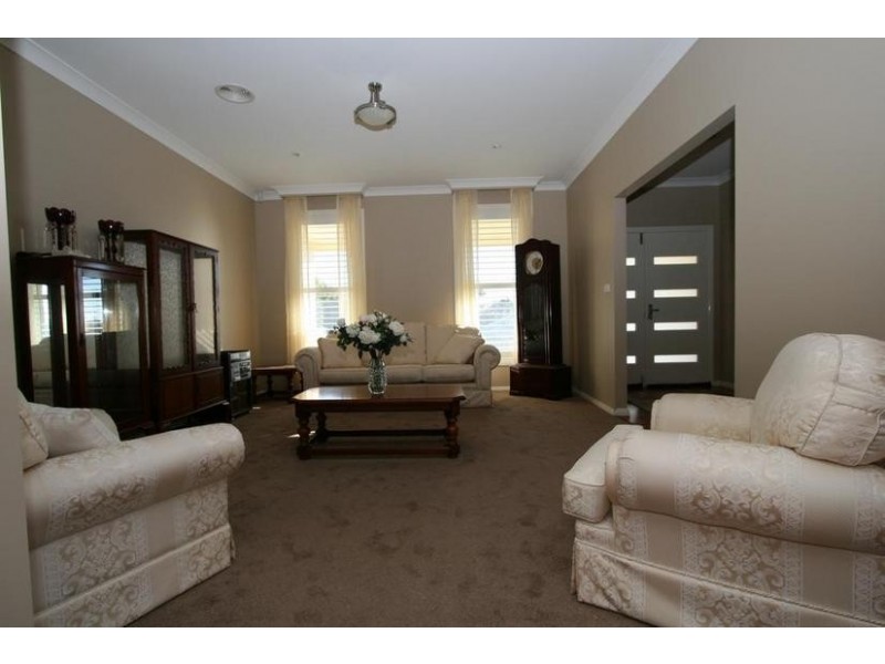 13 Stirling Avenue, Orange NSW 2800