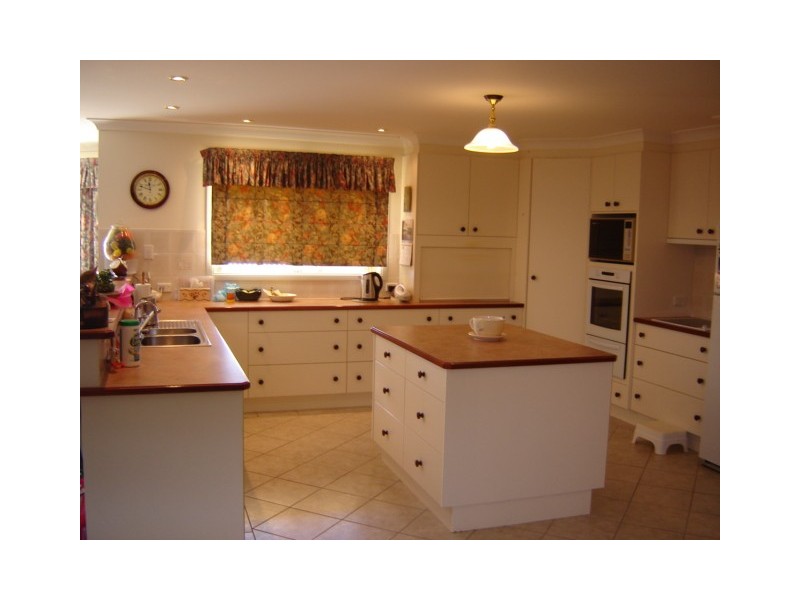 14 Piggott Place, Blayney NSW 2799