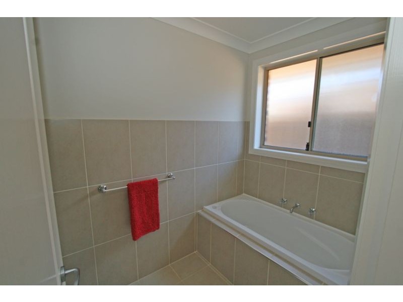 35 Moonstone Drive, Orange NSW 2800