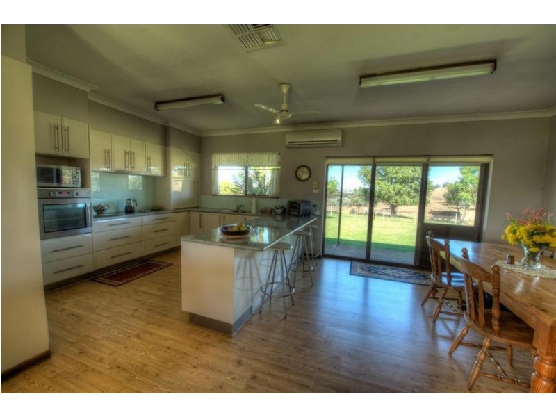 188 Square Road, Canowindra NSW 2804