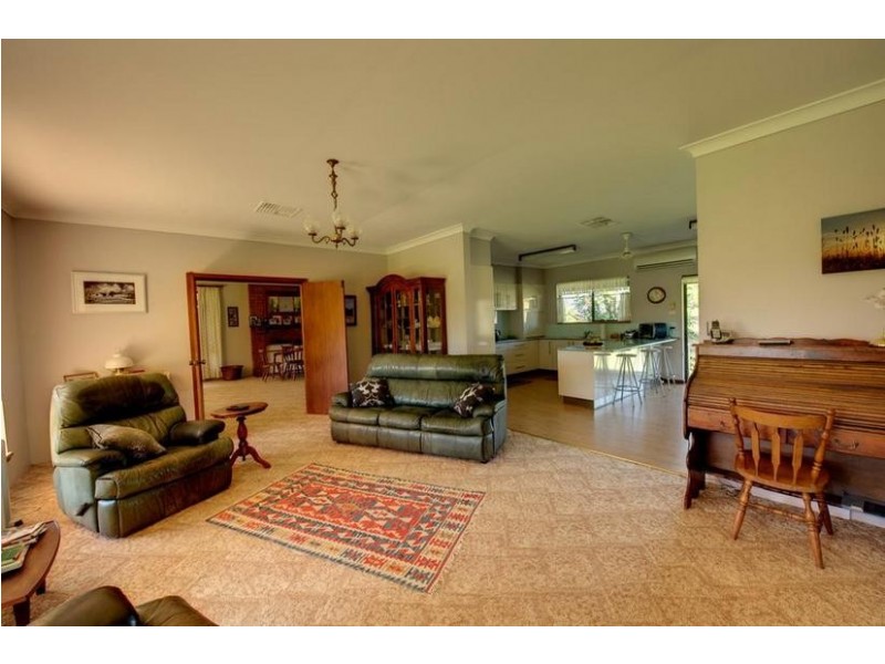 188 Square Road, Canowindra NSW 2804