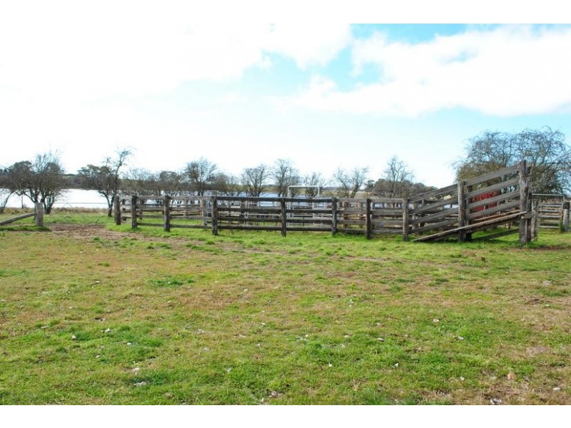 - Spring Terrace Road, Spring Terrace NSW 2798