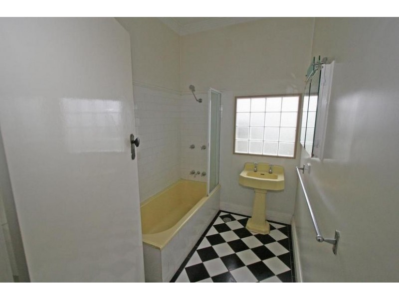 2 Allenby Road, Orange NSW 2800