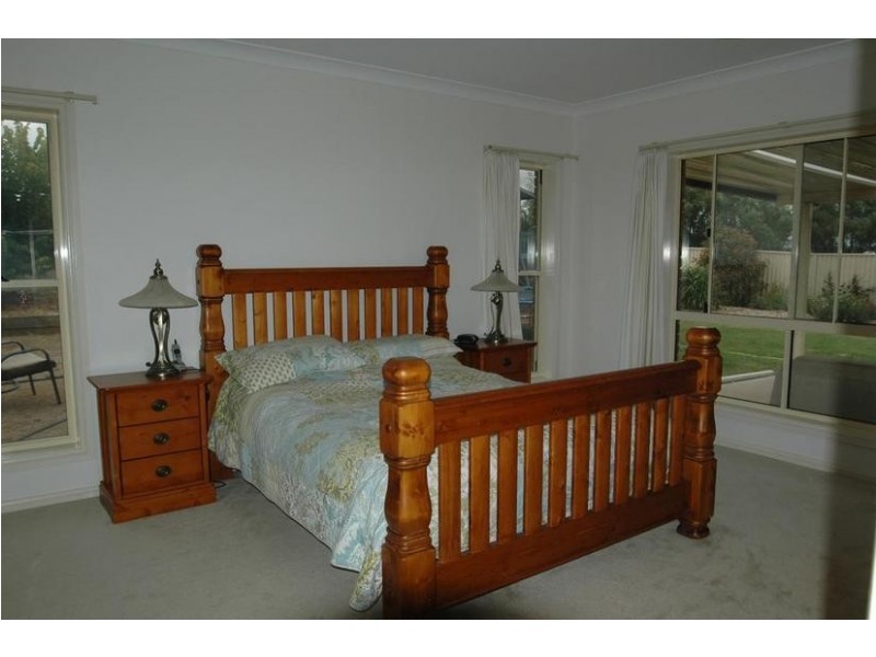 8 Piggott Place, Blayney NSW 2799