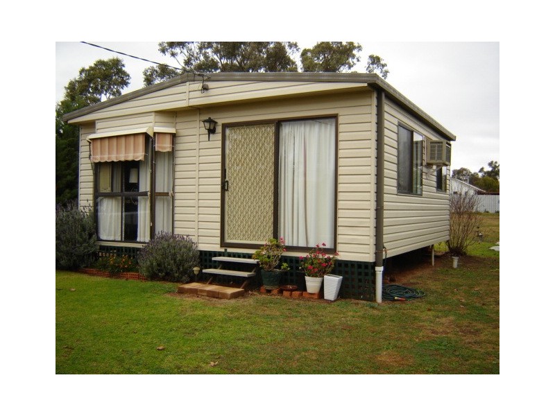 33 Belmore Street, Woodstock NSW 2793