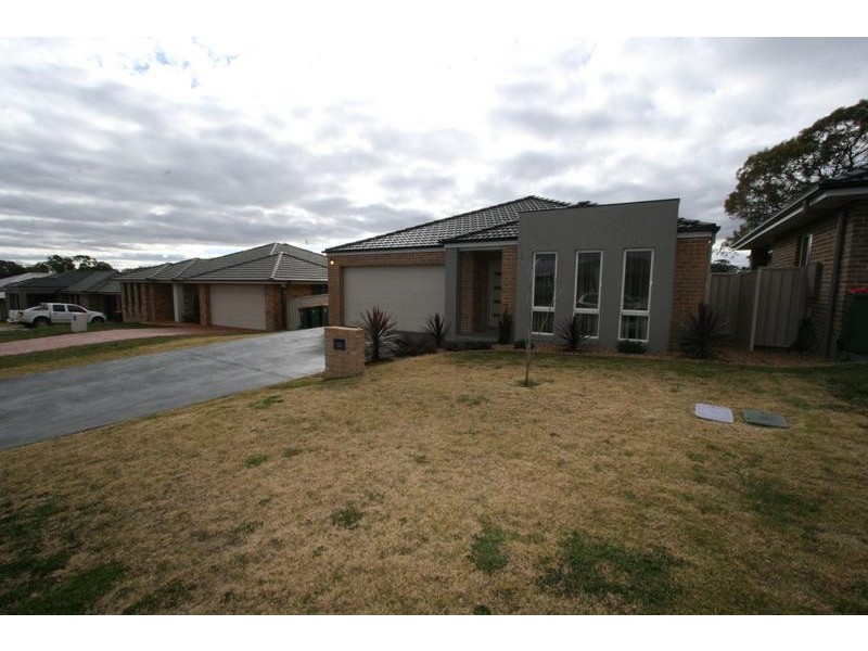104 Diamond Drive, Orange NSW 2800