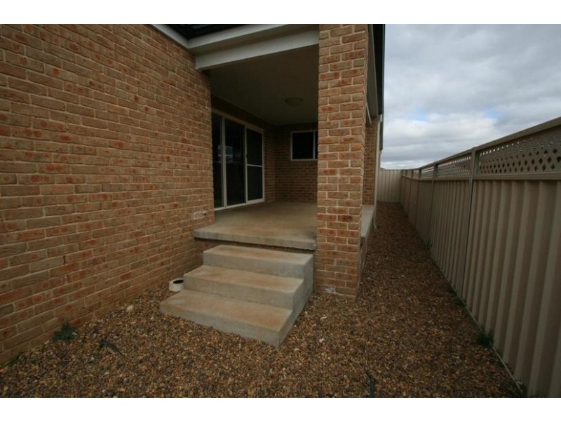 104 Diamond Drive, Orange NSW 2800