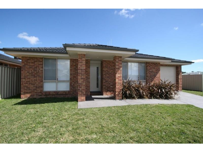 35 Moonstone Drive, Orange NSW 2800