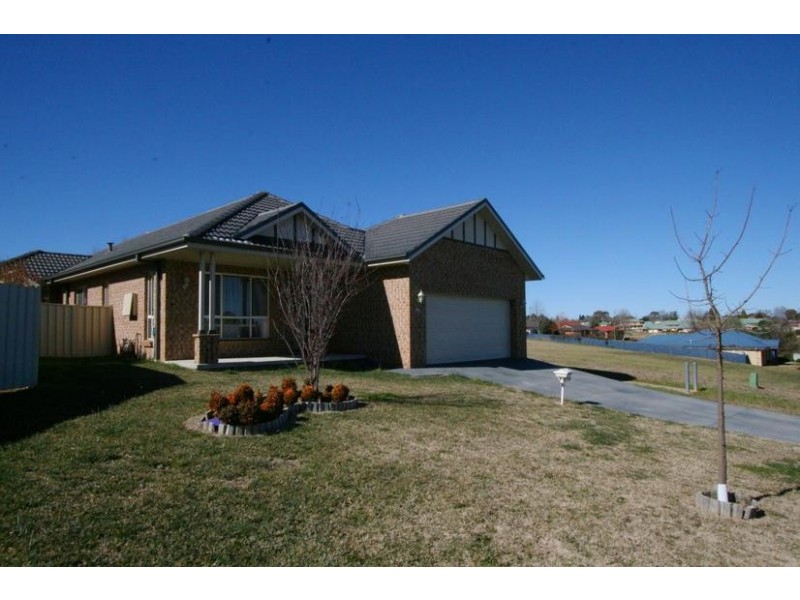 66 Kearneys Drive, Orange NSW 2800
