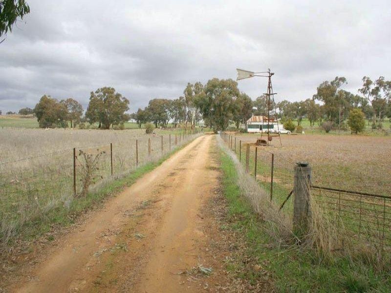 42 Orange Road, Manildra NSW 2865