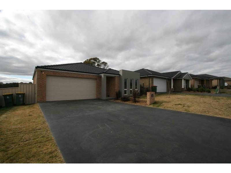 104 Diamond Drive, Orange NSW 2800