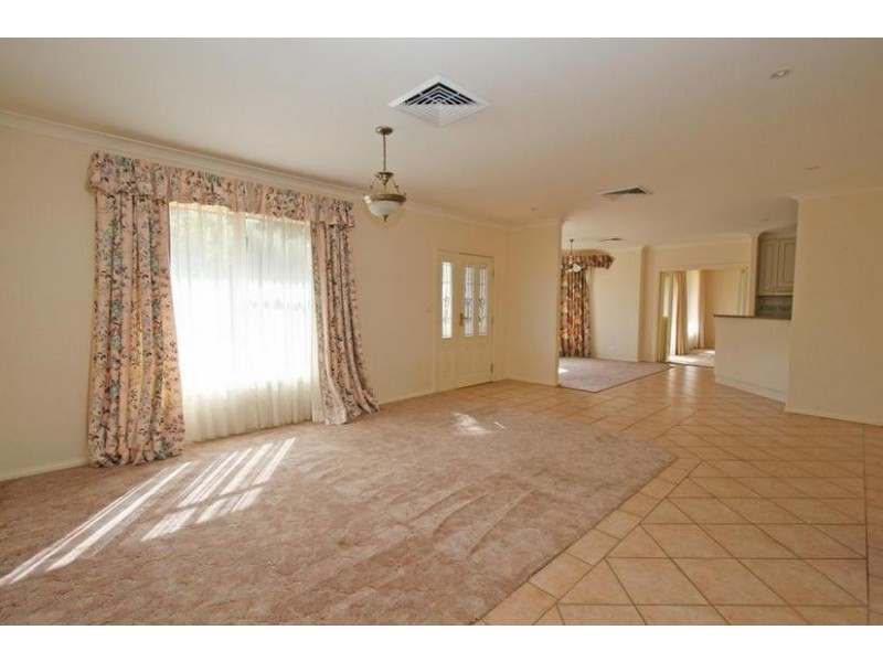 34 Hewitt Close, Orange NSW 2800