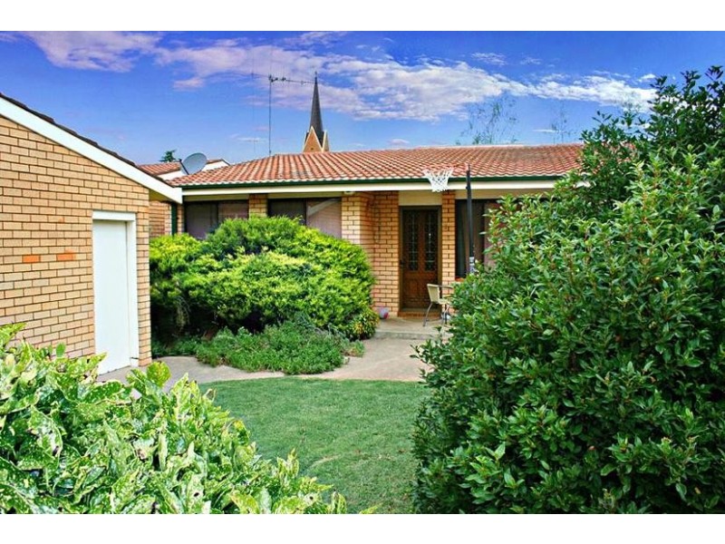 2/2 Stibbards Lane, Orange NSW 2800