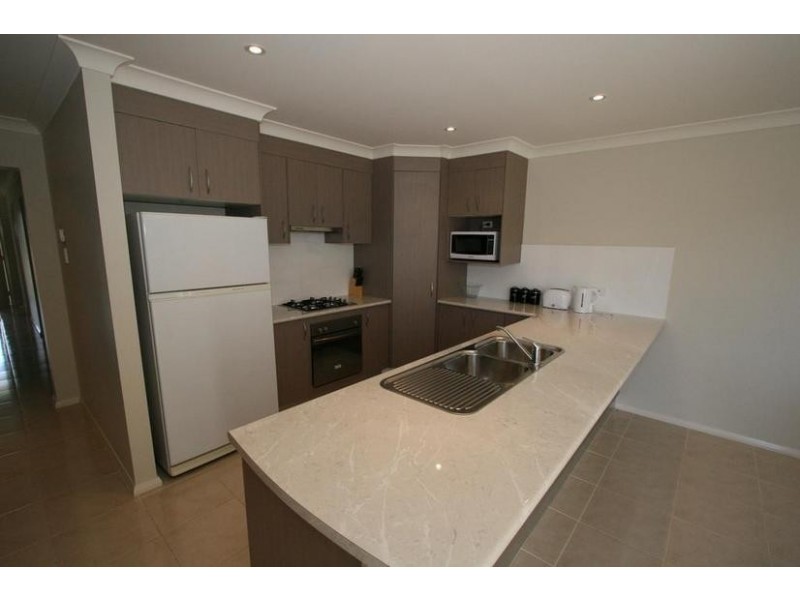 35 Moonstone Drive, Orange NSW 2800
