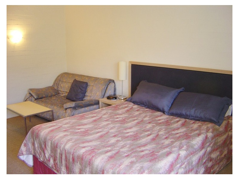 399 Summer Street East, Orange NSW 2800