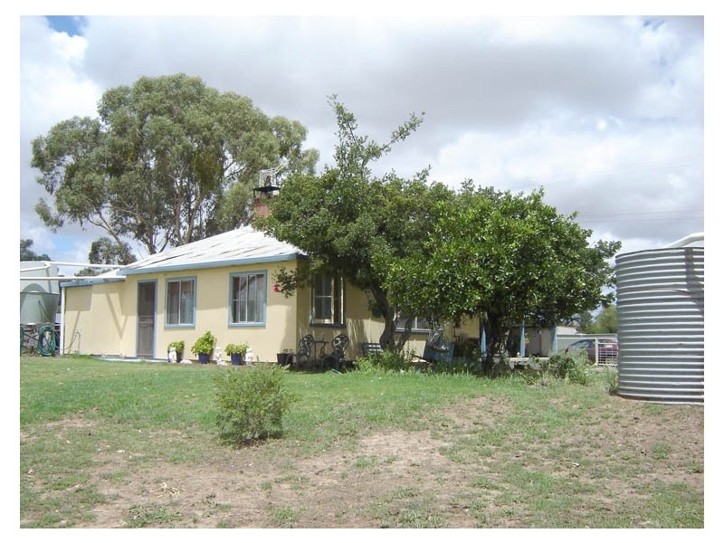 9 Obley STREET, Cumnock NSW 2867