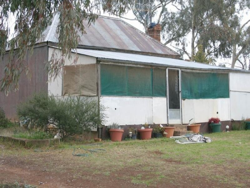 42 Orange Road (Manildra), Orange NSW 2800