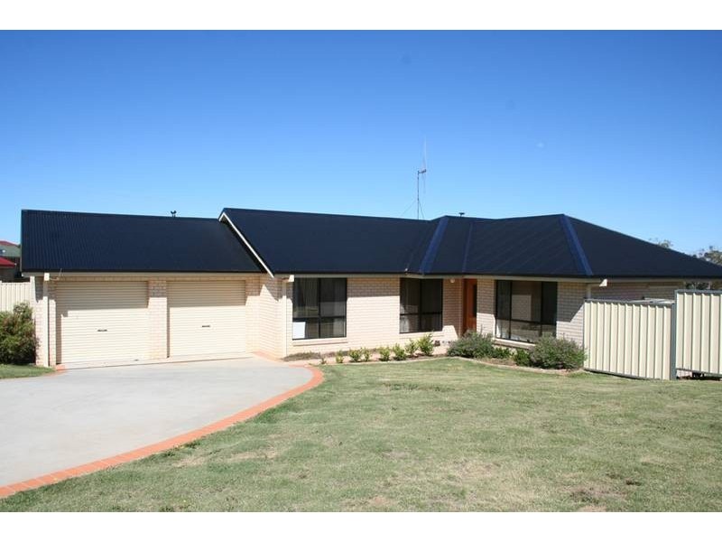 27 Holman WAY, Orange NSW 2800