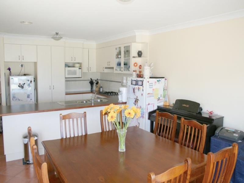 27 Holman WAY, Orange NSW 2800